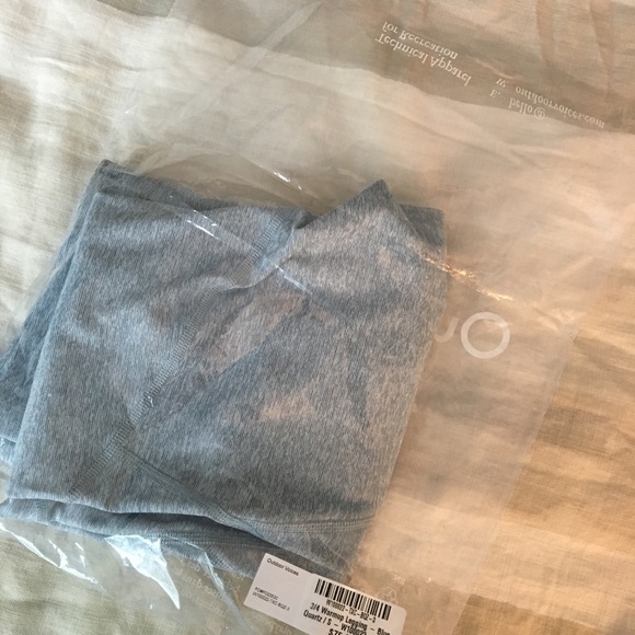 Outdoor voices 3/4 warmup leggings Small - Picture 4 of 4